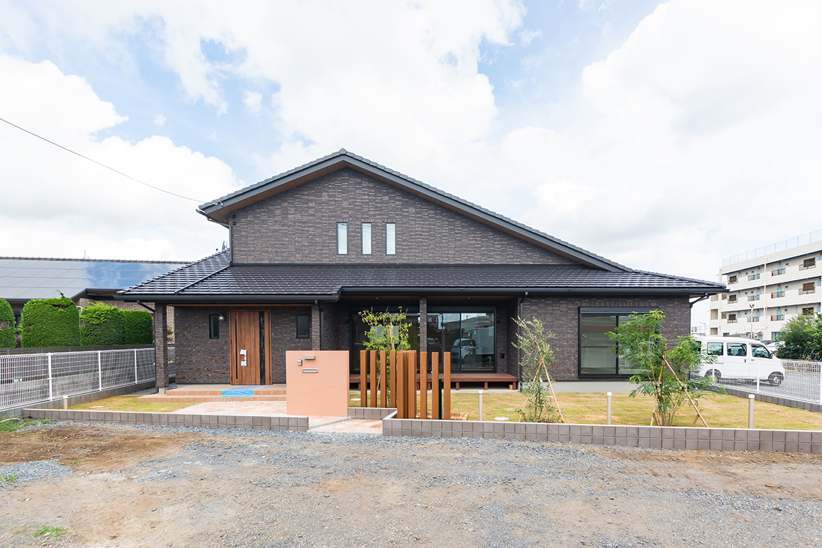 総タイル貼りと木のぬくもりを感じる家