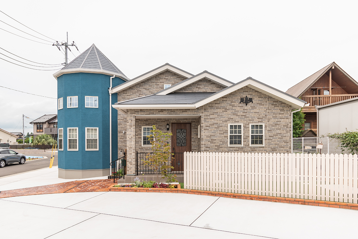 塔のある北欧テイストの平家